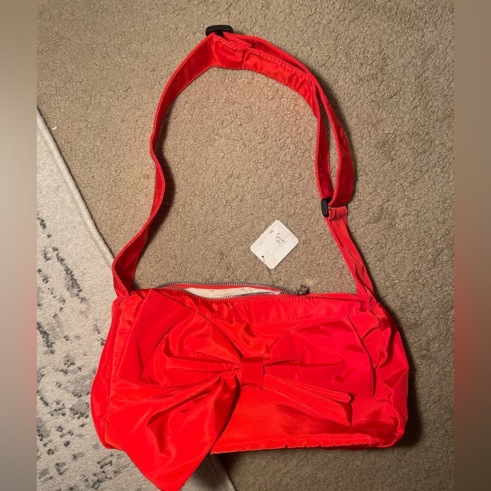 Free People ❤️❣️🎀 Elegant Red Bow Nylon Shoulder Bag NWT - Picture 10 of 14